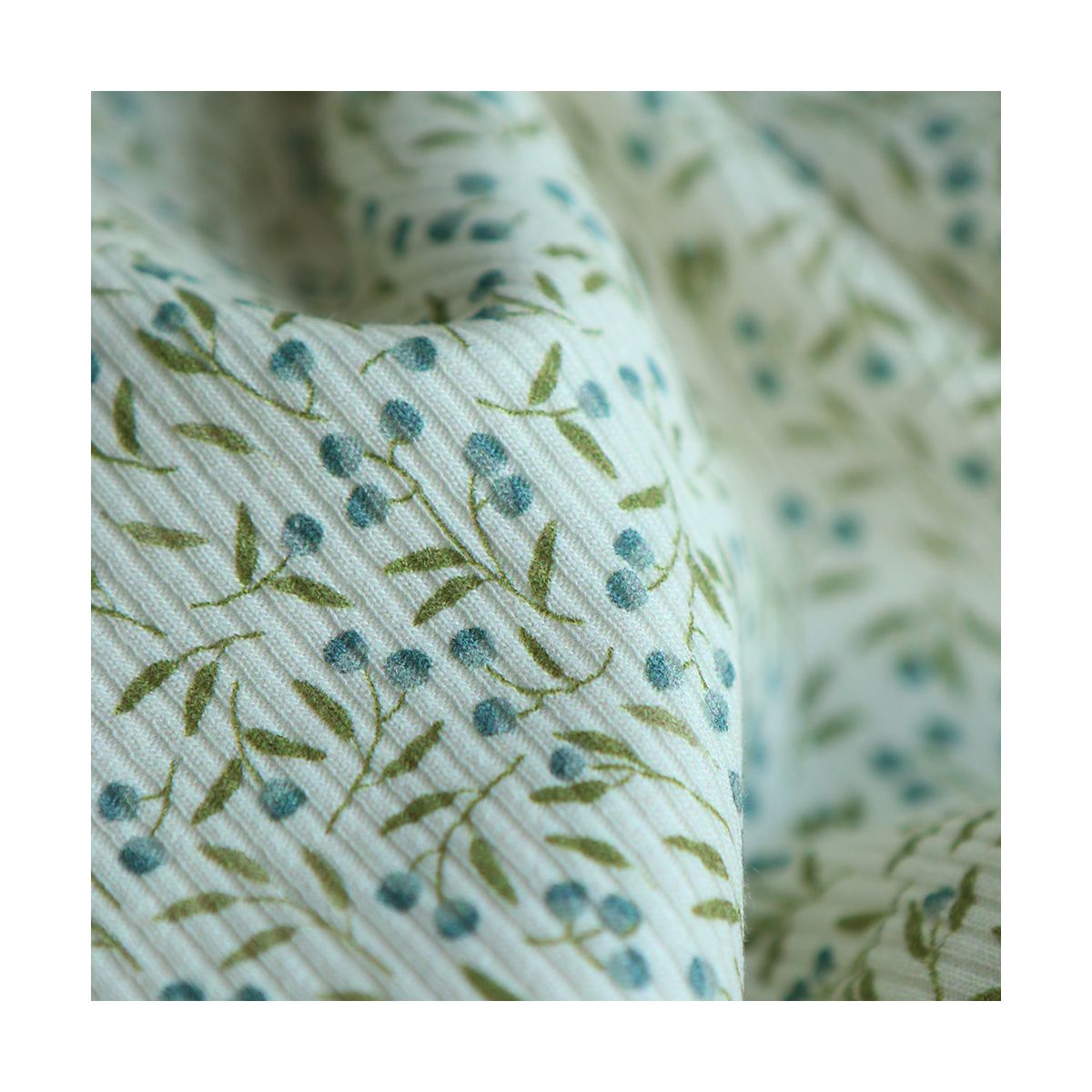 Jersey coton côtes fines à motif baies bleu et vert