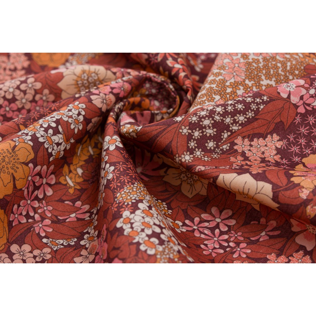 Liberty Tana Lawn® metallic Poppy and daisy Liberty Tana Lawn® metallic Poppy and daisy