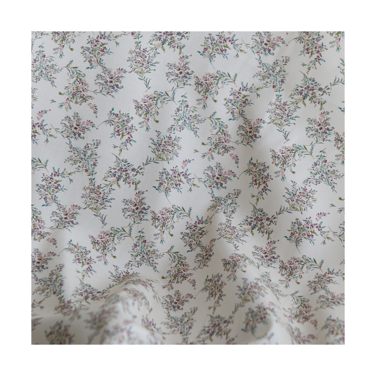 Stefie - Tissu sergé / twill de coton organique imprimé fleuri