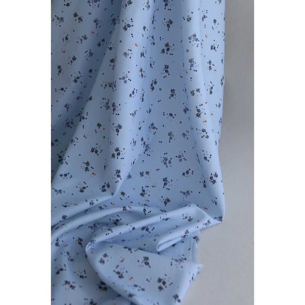 Paula - Tissu sergé de coton organique fin imprimé fond bleu ciel