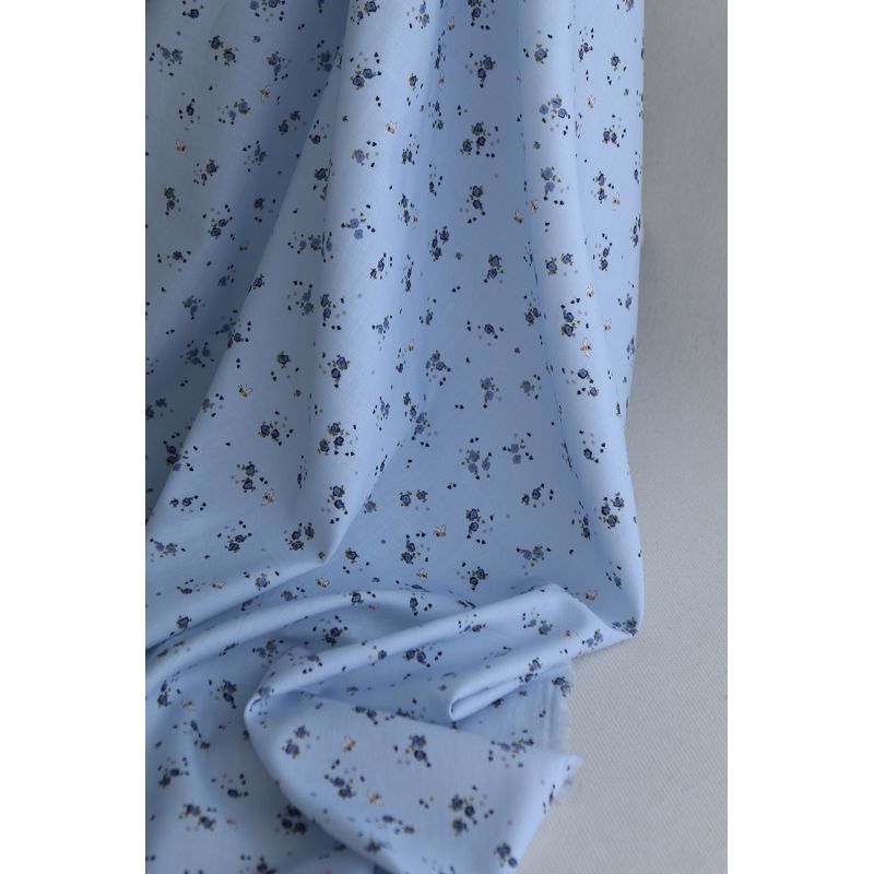 Paula - Tissu sergé de coton organique fin imprimé fond bleu ciel