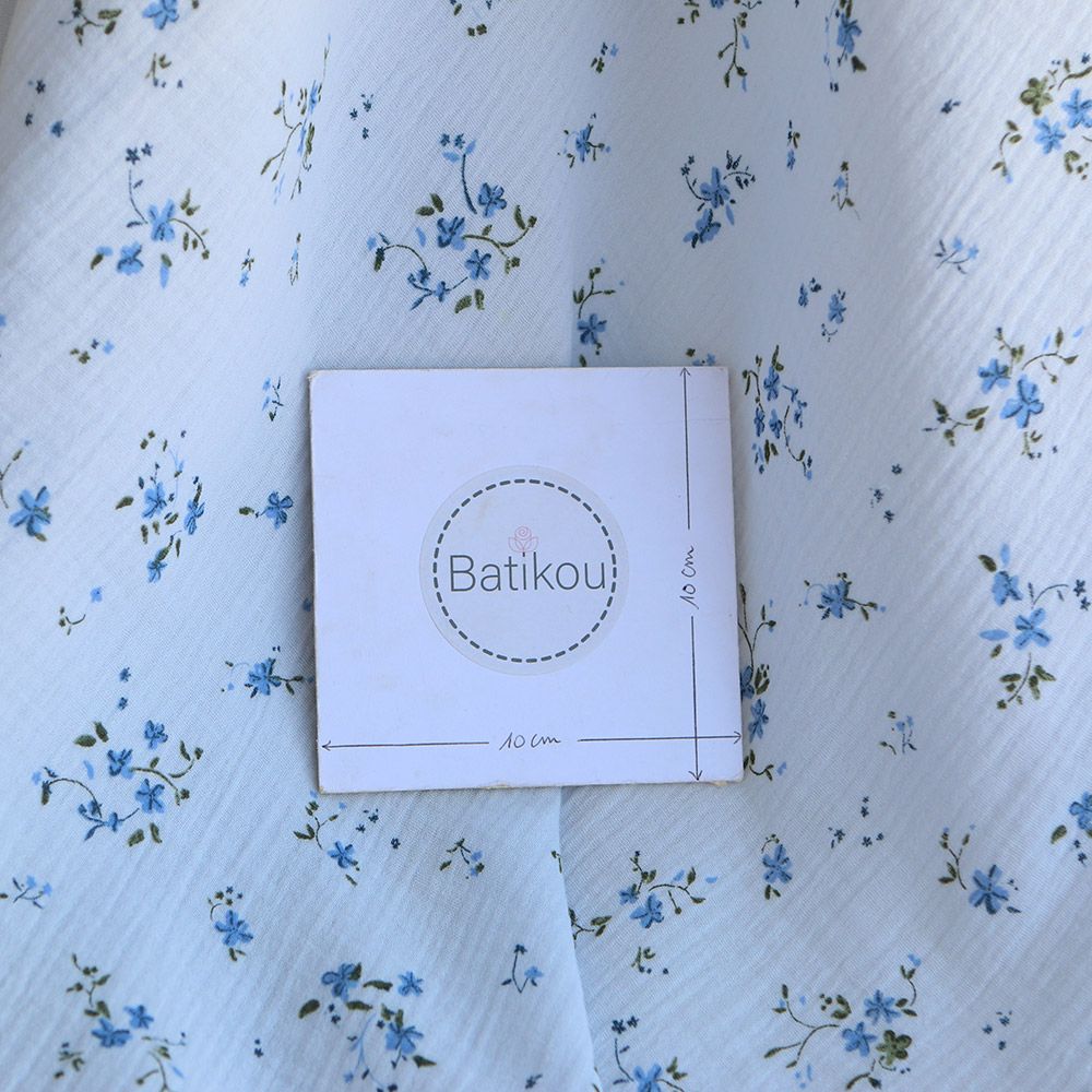 Sofia - Double gaze de coton motif fleuri fond bleu ciel