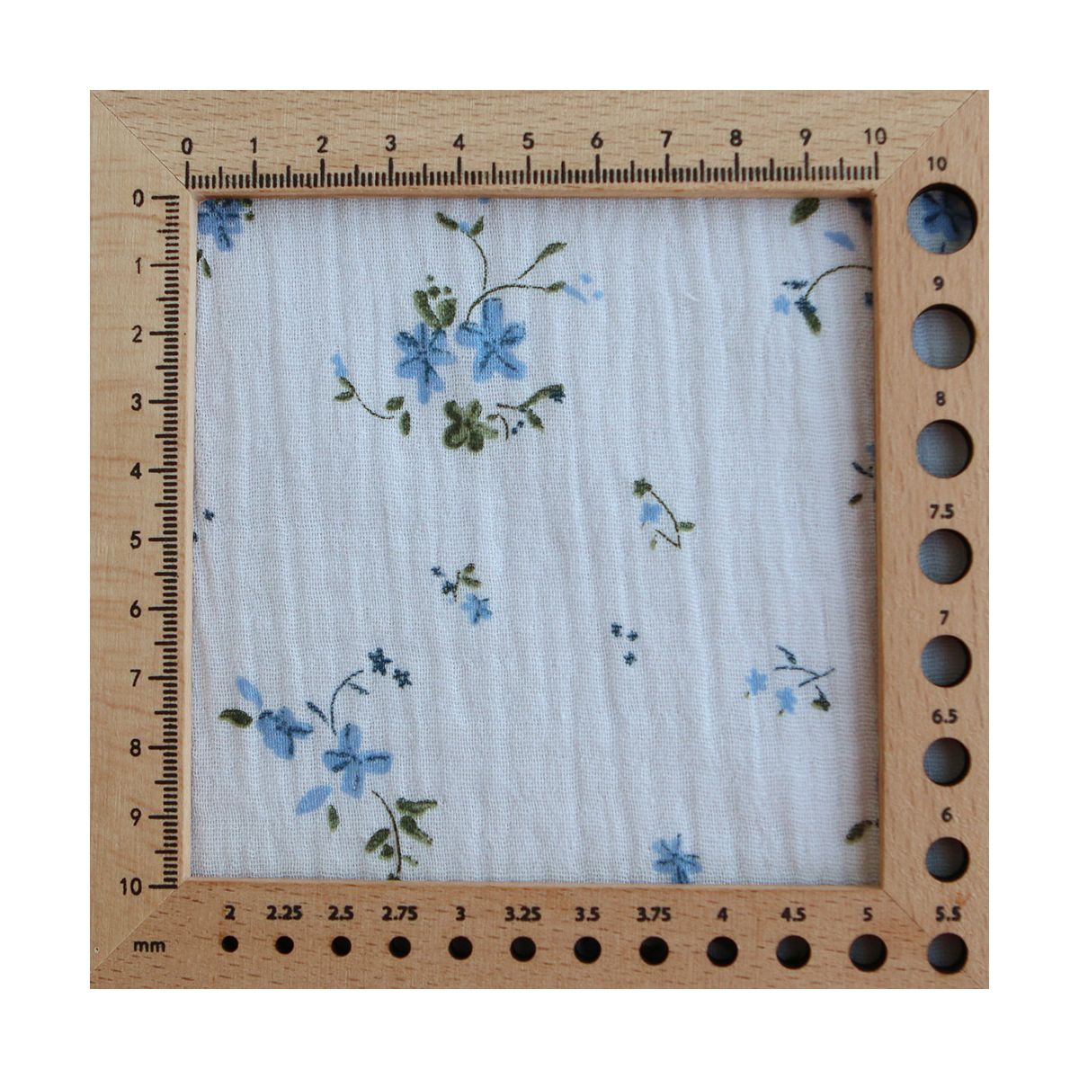 Sofia - Double gaze de coton motif fleuri fond bleu ciel Sofia - Double gaze de coton motif fleuri fond bleu ciel