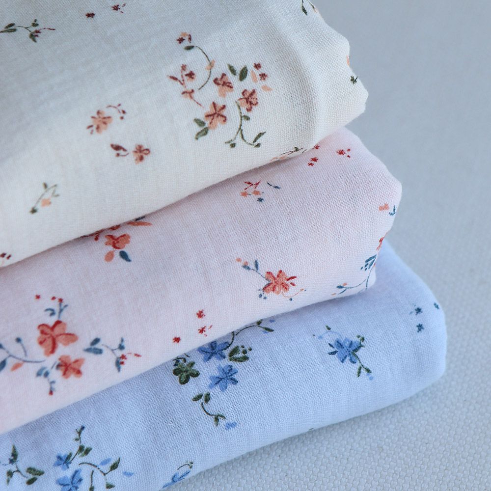 Sofia - Double gaze de coton motif fleuri fond bleu ciel