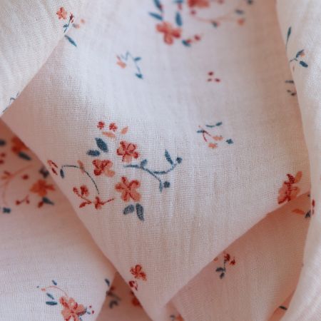Sofia - Double gaze de coton motif fleuri fond rose Sofia - Double gaze de coton motif fleuri fond rose