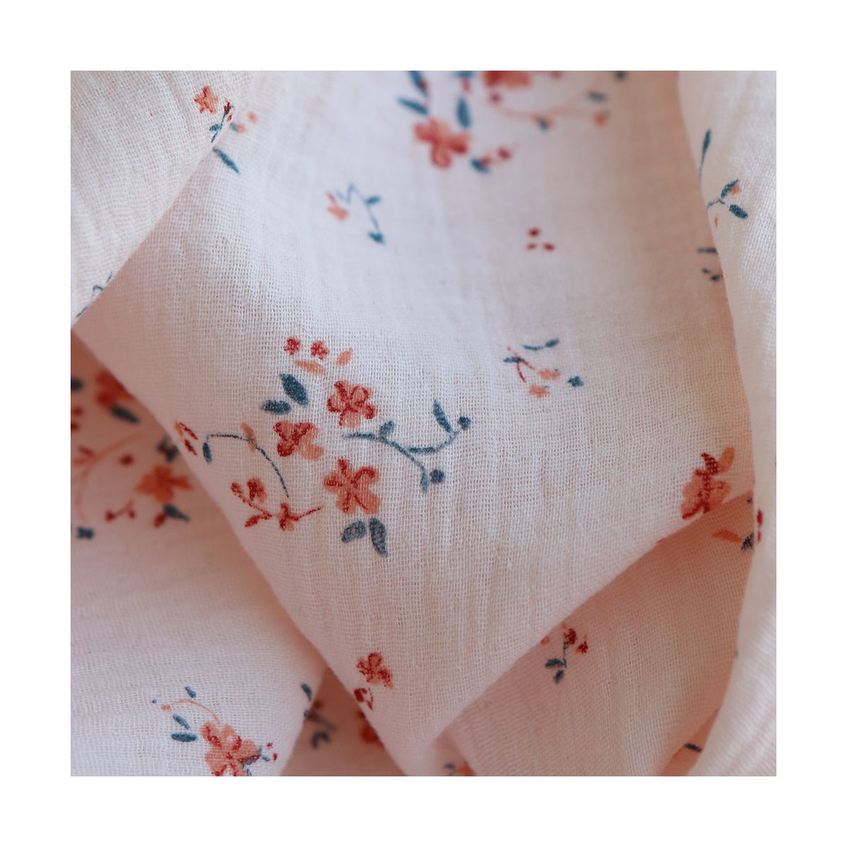 Sofia - Double gaze de coton motif fleuri fond rose Sofia - Double gaze de coton motif fleuri fond rose