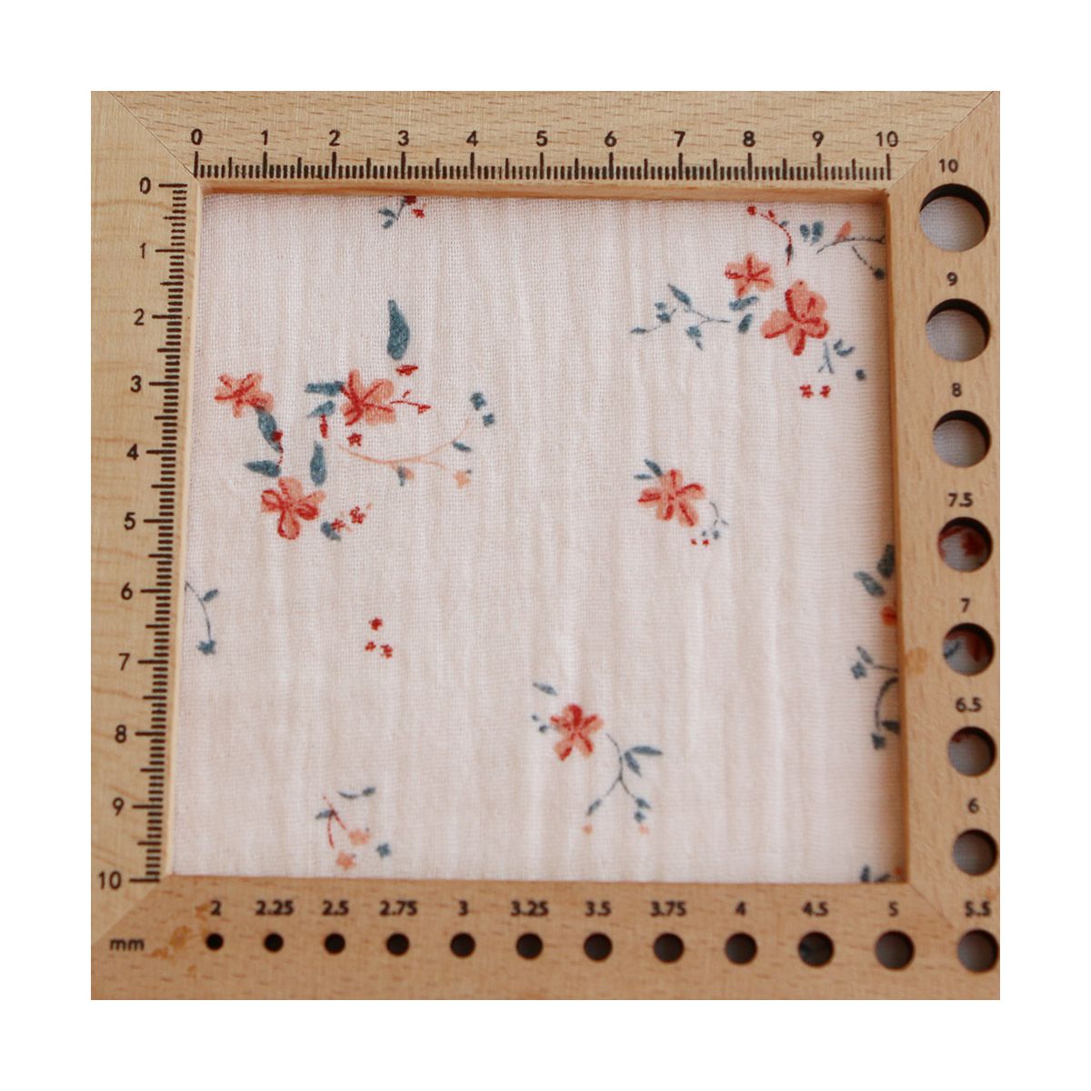 Sofia - Double gaze de coton motif fleuri fond rose Sofia - Double gaze de coton motif fleuri fond rose