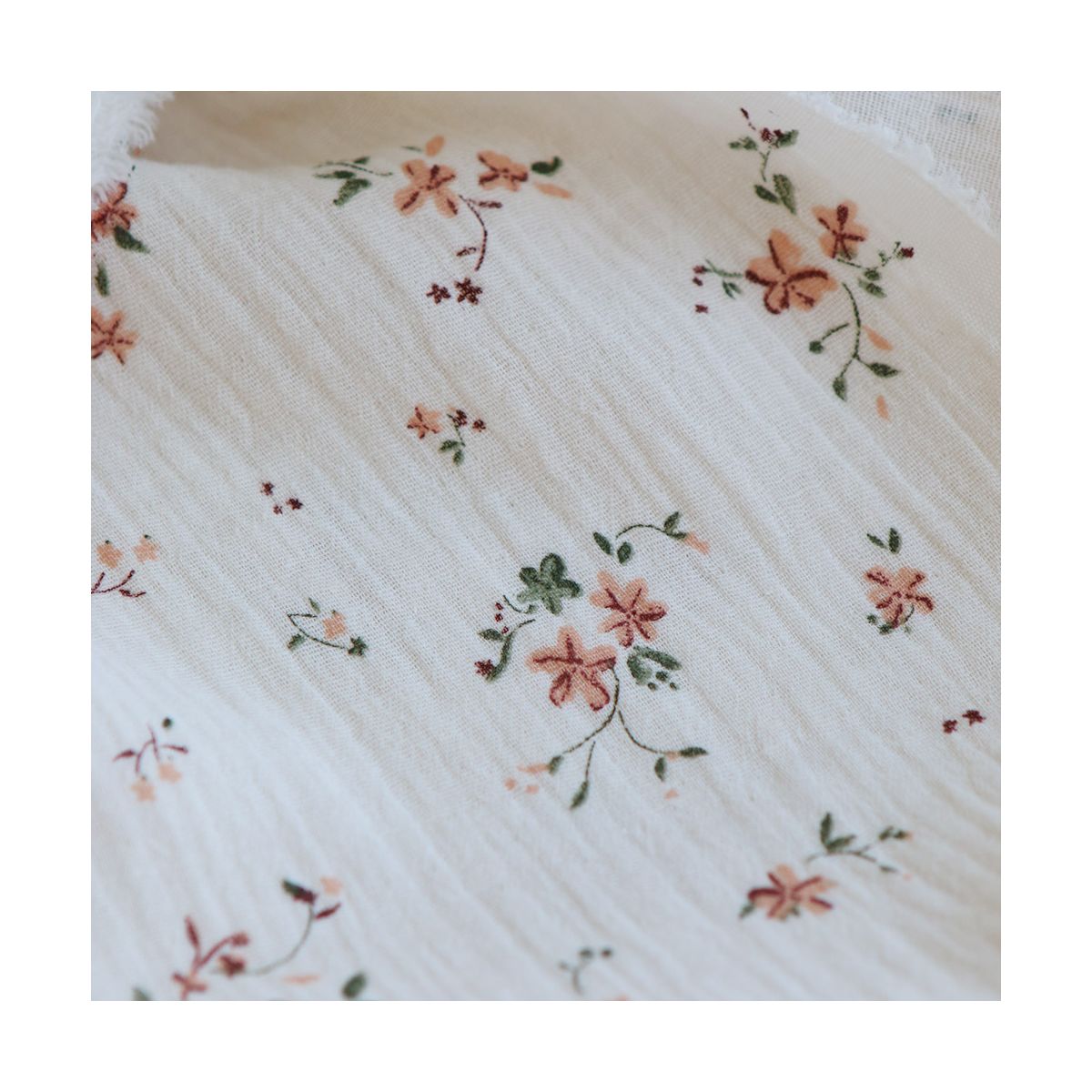 Sofia - Double gaze de coton motif fleuri fond écru Sofia - Double gaze de coton motif fleuri fond écru