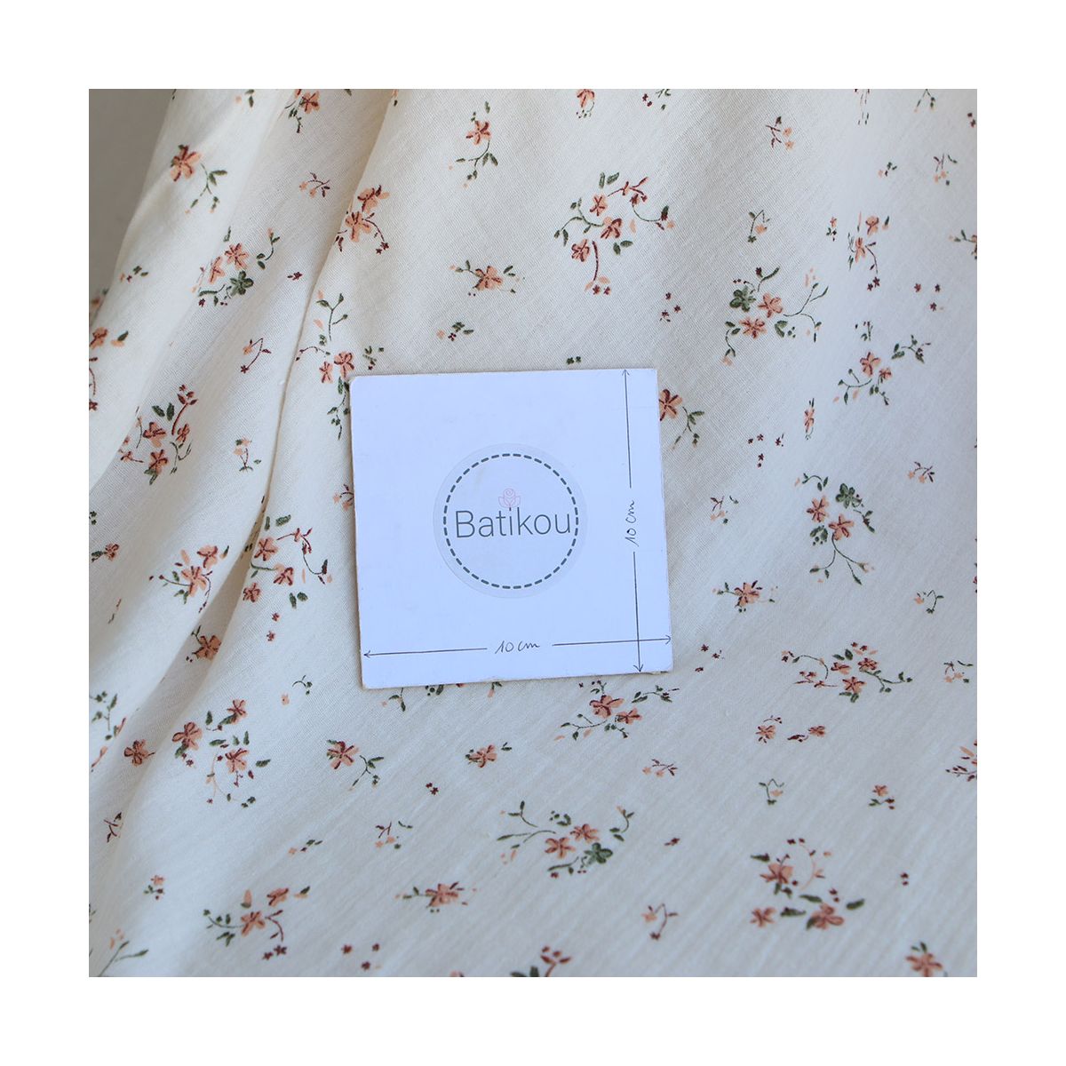 Sofia - Double gaze de coton motif fleuri fond écru Sofia - Double gaze de coton motif fleuri fond écru