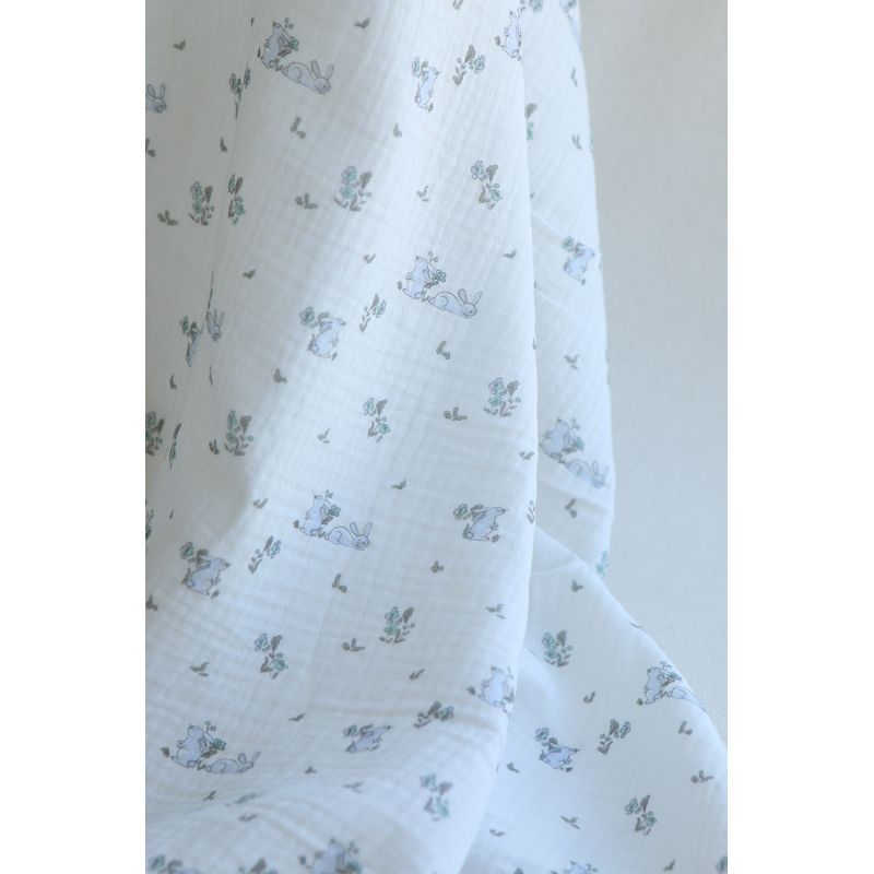 Yuki - Double gaze de coton fond blanc motif petits lapins bleu