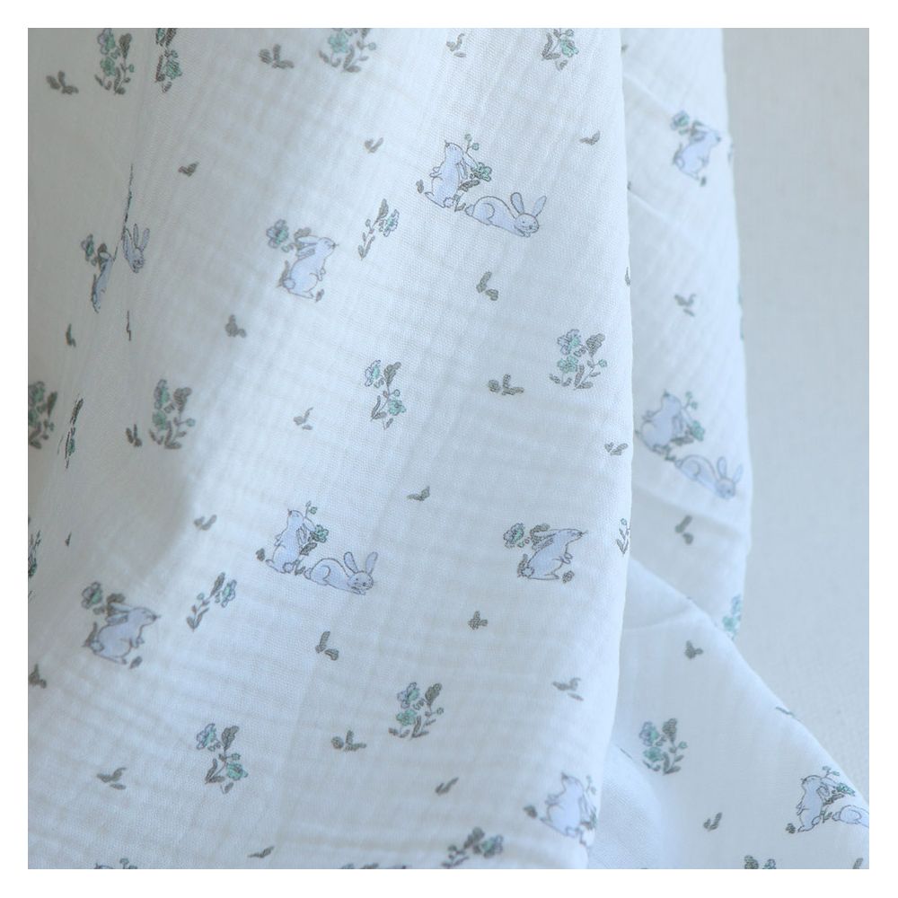 Yuki - Double gaze de coton fond blanc motif petits lapins bleu