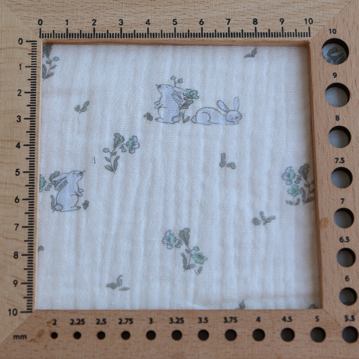 Yuki - Double gaze de coton fond blanc motif petits lapins bleu