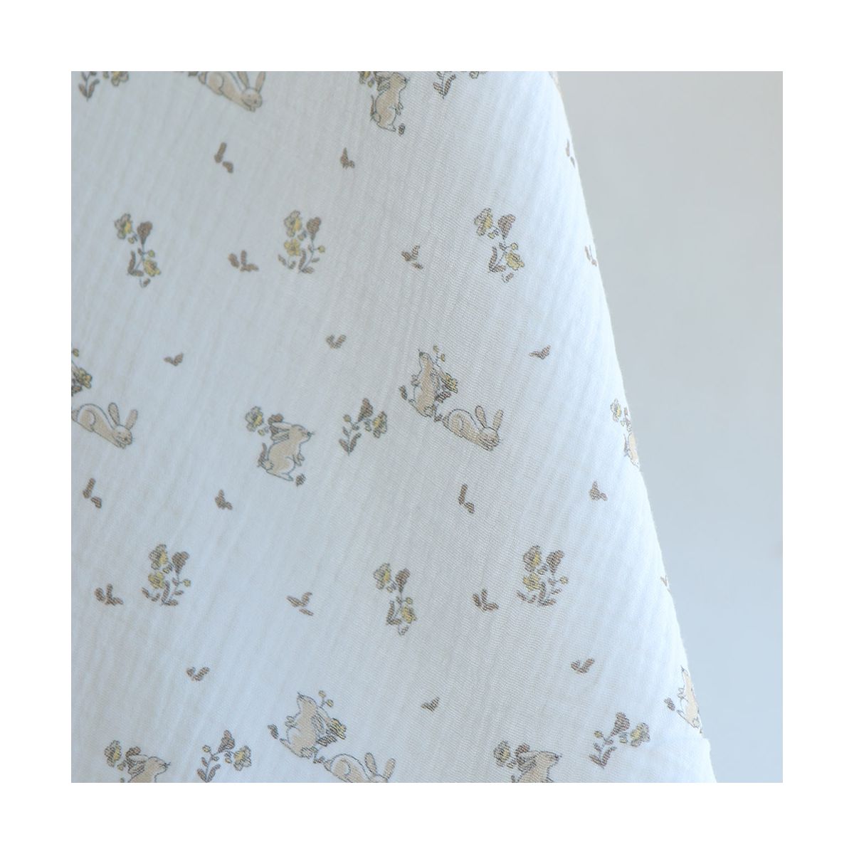 Yuki - Double gaze de coton fond blanc motif petits lapins beige