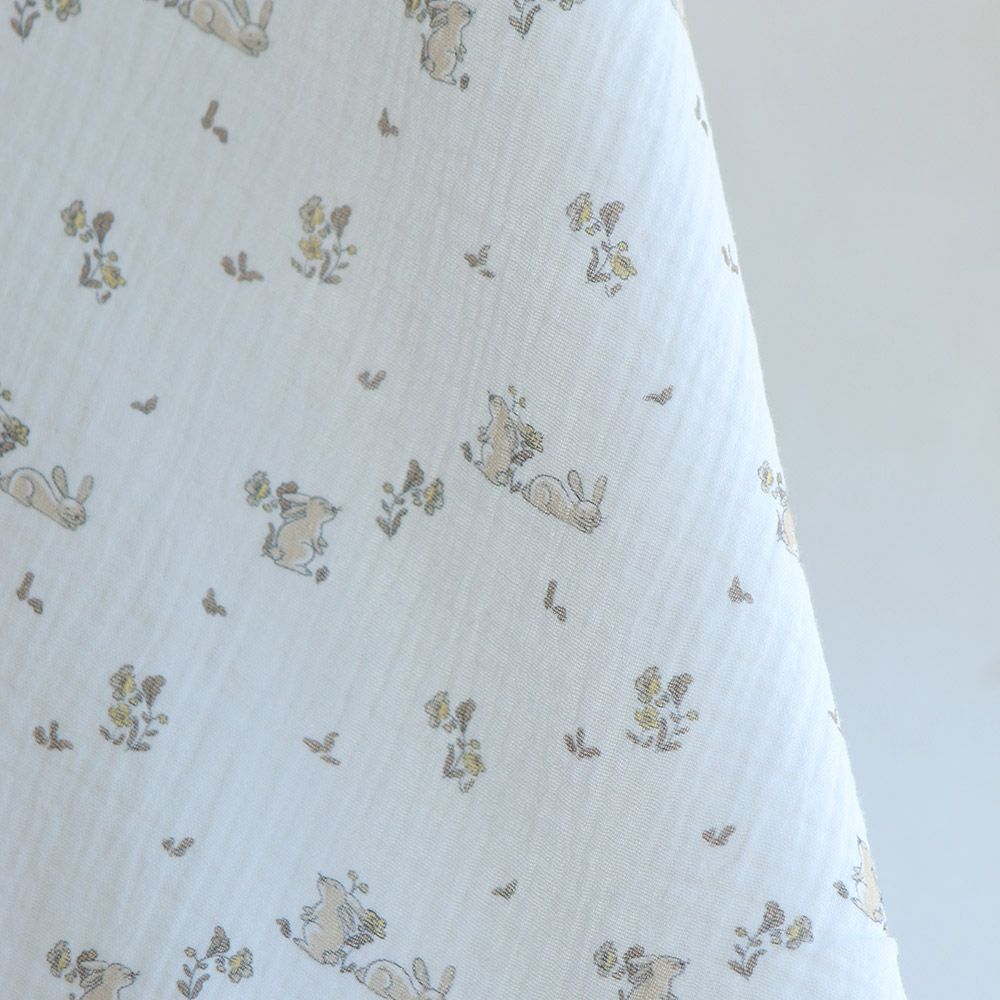 Yuki - Double gaze de coton fond blanc motif petits lapins beige