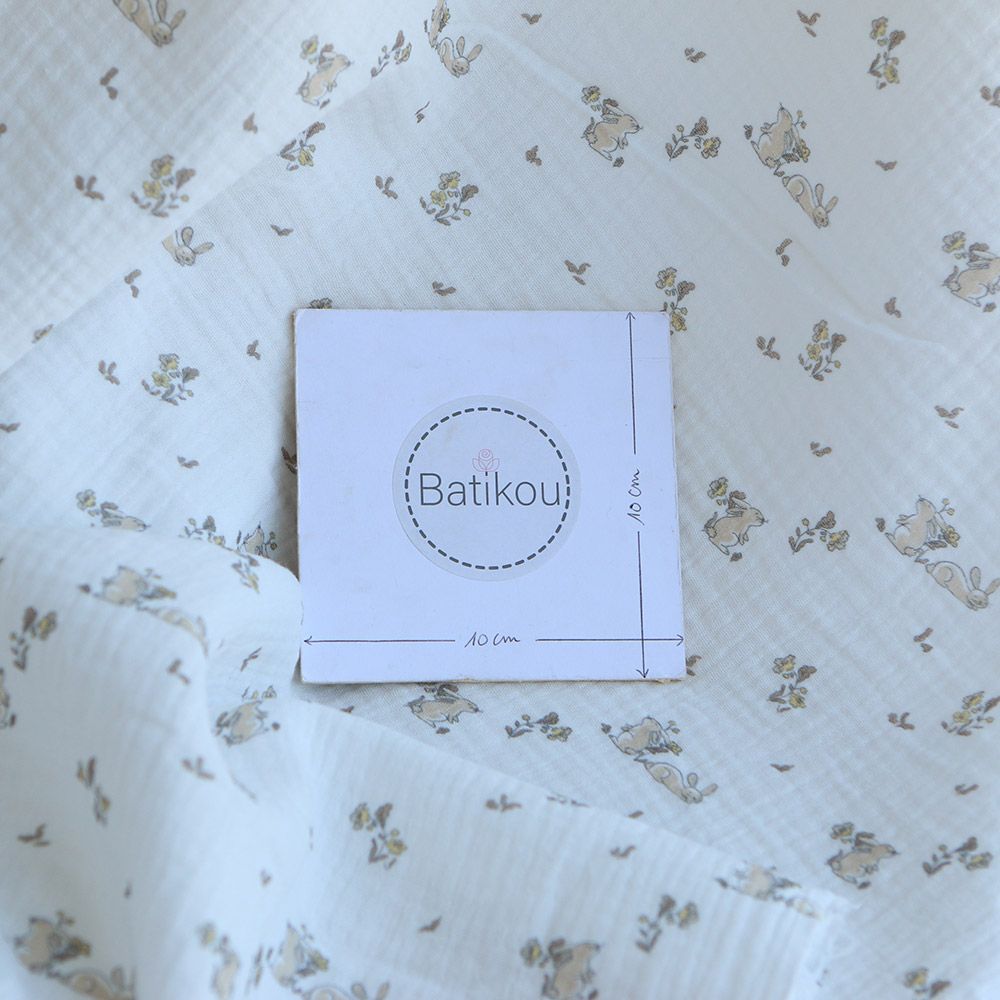 Yuki - Double gaze de coton fond blanc motif petits lapins beige