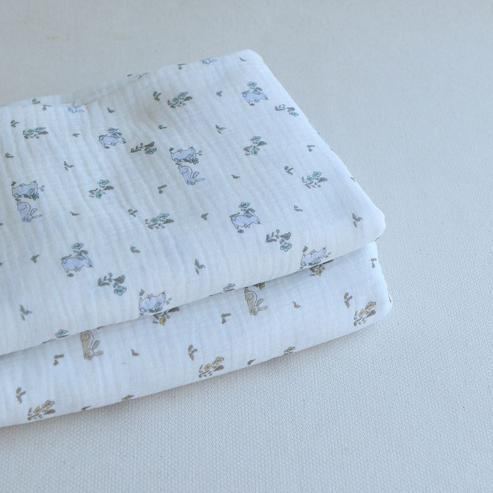 Yuki - Double gaze de coton fond blanc motif petits lapins beige