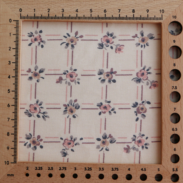 Ella - Popeline de coton douce qualité SWEET écru motif rose poudré