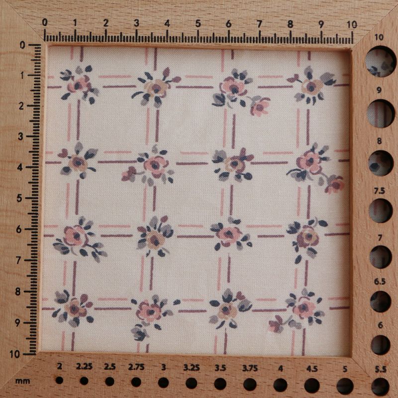 Ella - Popeline de coton douce qualité SWEET écru motif rose poudré