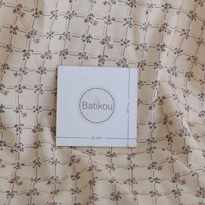 Ella - Popeline de coton douce qualité SWEET écru motif rose poudré