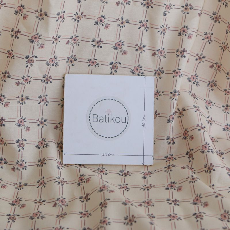 Ella - Popeline de coton douce qualité SWEET écru motif rose poudré