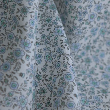 Suzanne - Popeline de coton douce qualité SWEET motif bleu ciel Suzanne - Popeline de coton douce qualité SWEET motif bleu ciel