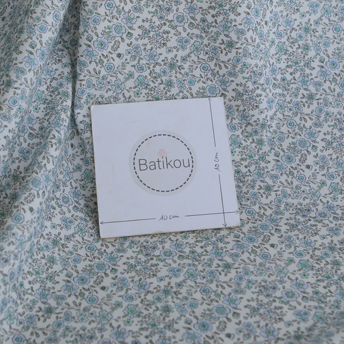 Suzanne - Popeline de coton douce qualité SWEET motif bleu ciel