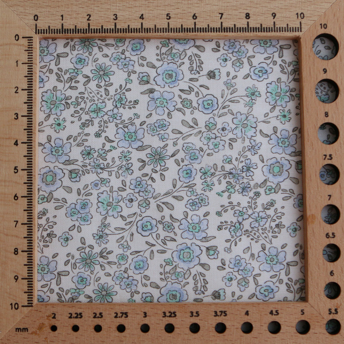 Suzanne - Popeline de coton douce qualité SWEET motif bleu ciel