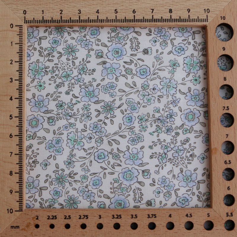 Suzanne - Popeline de coton douce qualité SWEET motif bleu ciel