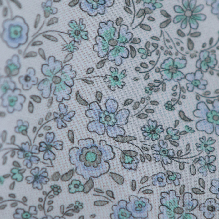 Suzanne - Popeline de coton douce qualité SWEET motif bleu ciel