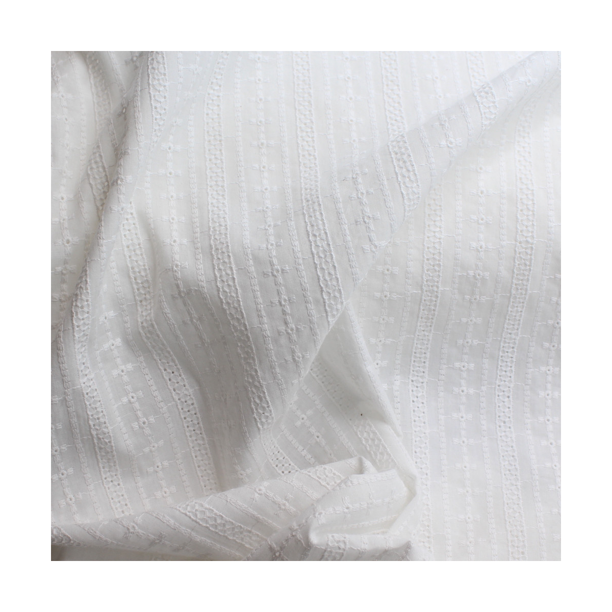Broderie anglaise coton coloris naturel écru Broderie anglaise coton coloris naturel écru