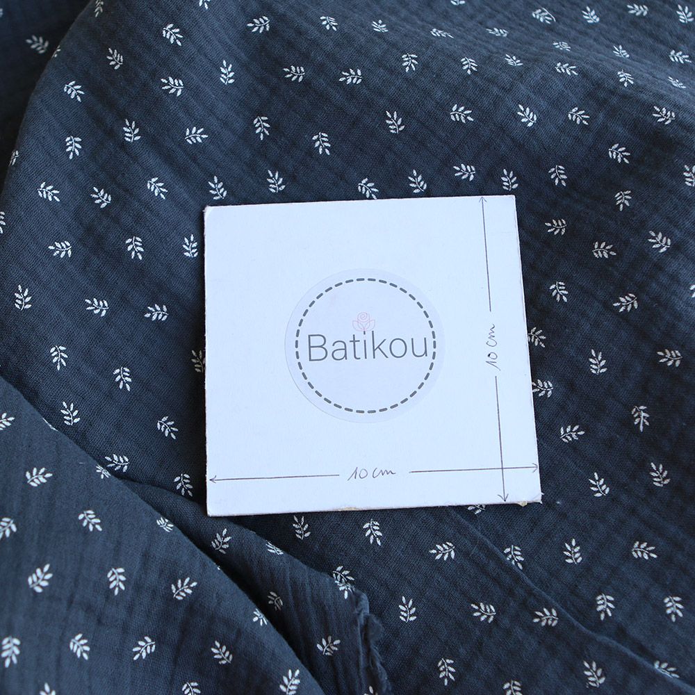 Sacha - Double gaze de coton motif feuilles fond météorite