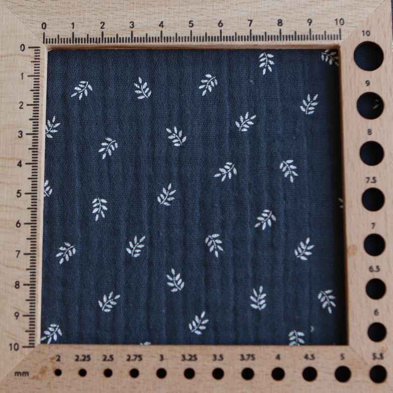 Sacha - Double gaze de coton motif feuilles fond météorite