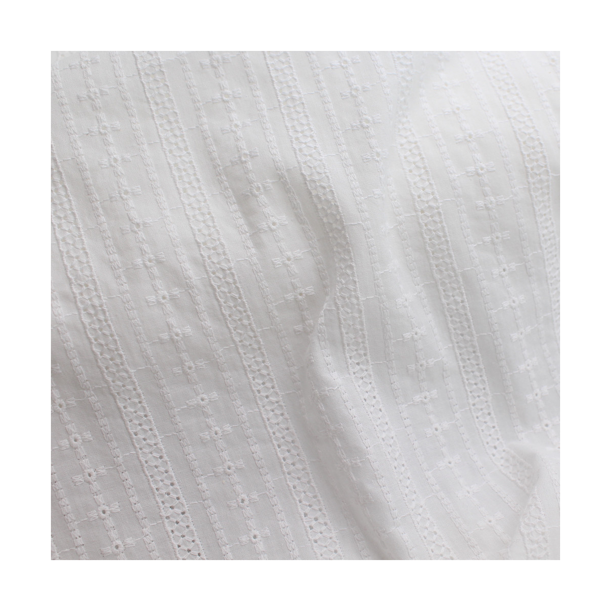Broderie anglaise coton coloris naturel écru Broderie anglaise coton coloris naturel écru
