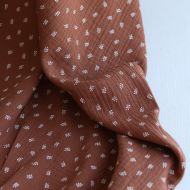 Sacha - Double gaze de coton motif feuilles fond noisette