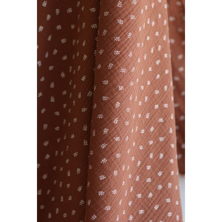Sacha - Double gaze de coton motif feuilles fond noisette Sacha - Double gaze de coton motif feuilles fond noisette