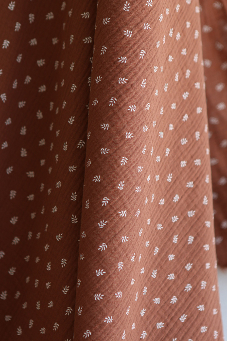 Sacha - Double gaze de coton motif feuilles fond noisette