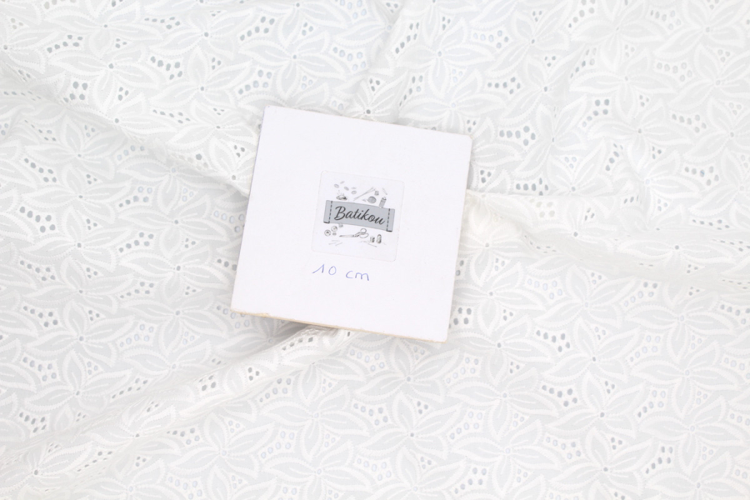 Broderie anglaise coton coloris ivoire