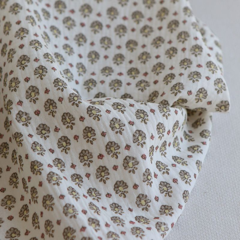 Leela - Double gaze de coton motif fleuri fond écru