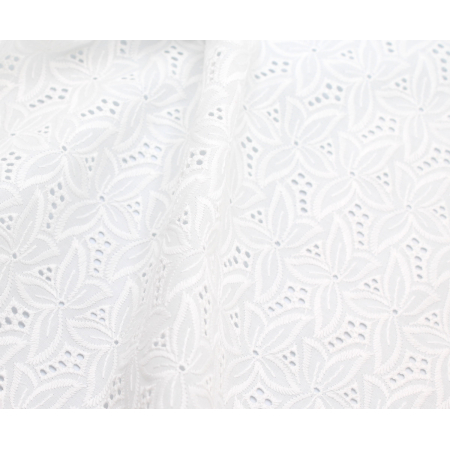 Broderie anglaise coton coloris ivoire Broderie anglaise coton coloris ivoire
