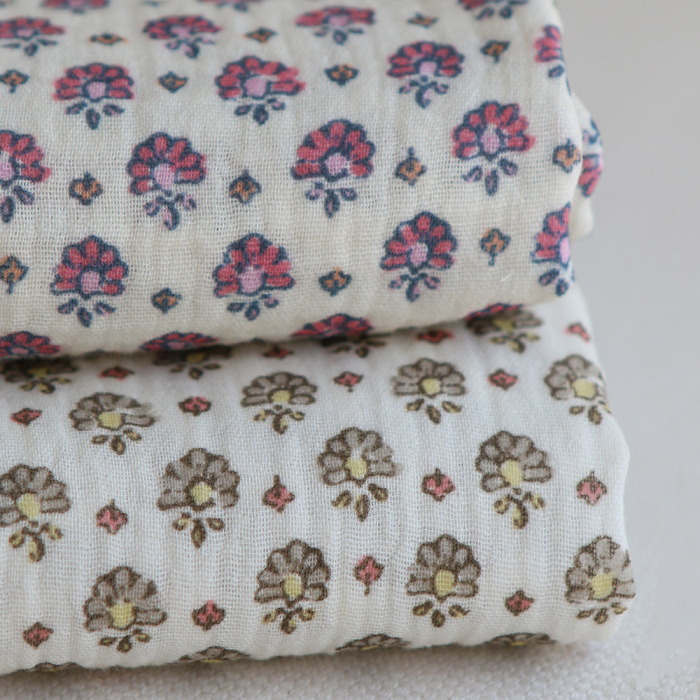 Leela - Double gaze de coton motif fleuri fond blanc cassé