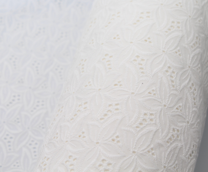 Broderie anglaise coton coloris ivoire