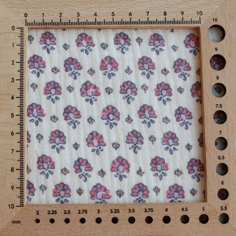 Leela - Double gaze de coton motif fleuri fond écru