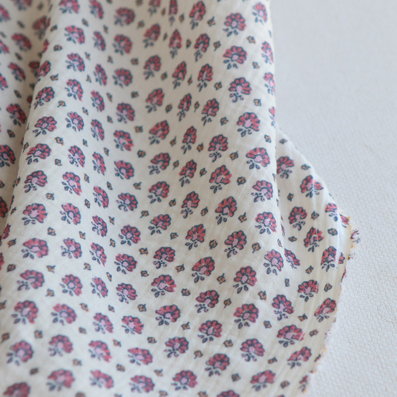 Leela - Double gaze de coton motif fleuri fond écru