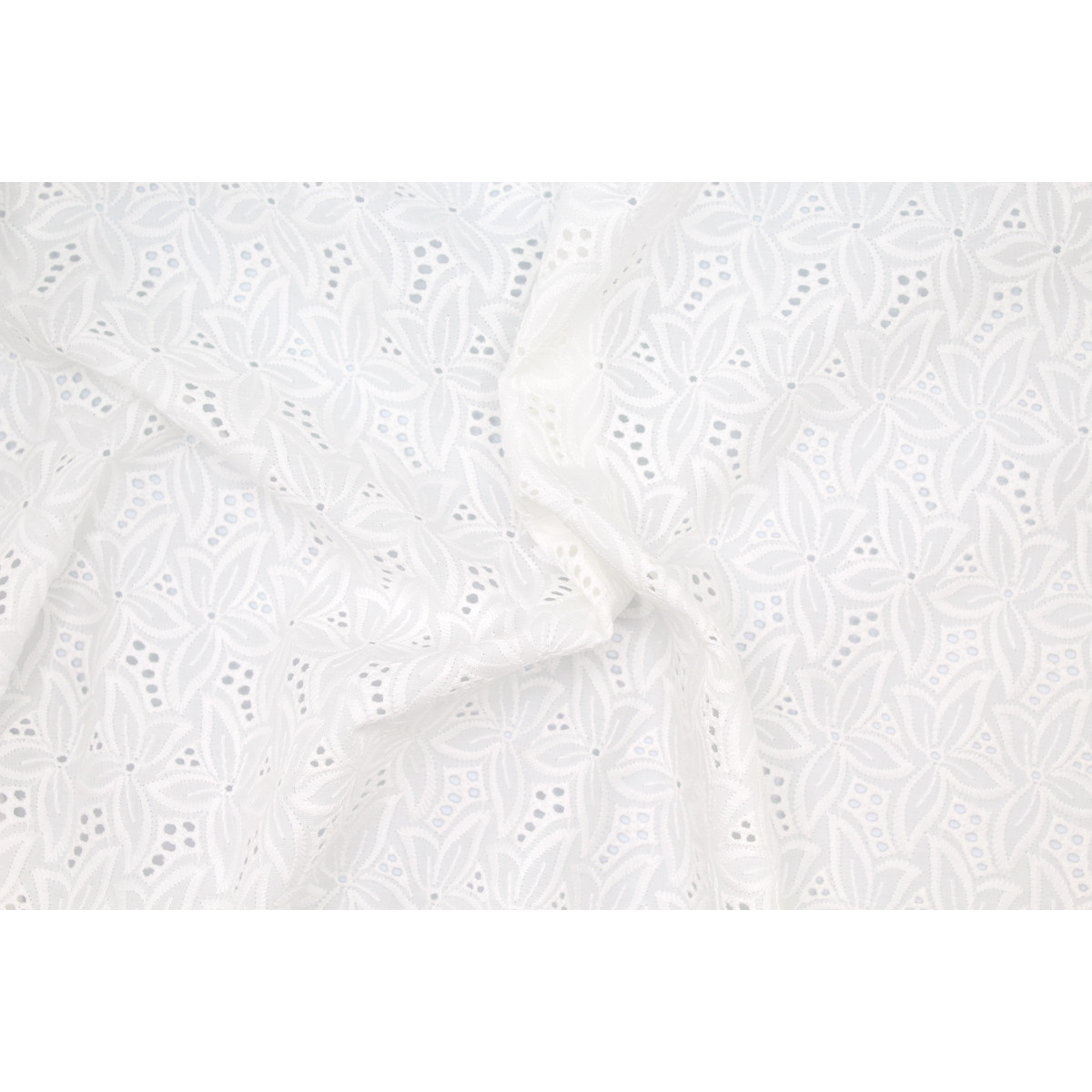 Broderie anglaise coton coloris ivoire Broderie anglaise coton coloris ivoire