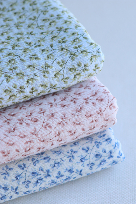 Harper - Double gaze de coton motif fleuri fond bleu ciel