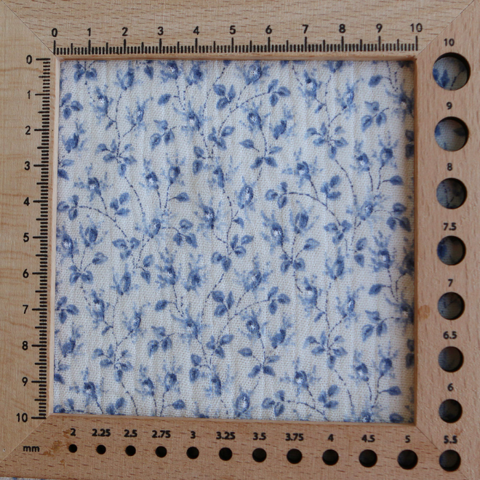 Harper - Double gaze de coton motif fleuri bleu fond écru
