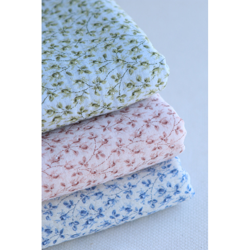 Harper - Double gaze de coton motif fleuri bleu fond écru