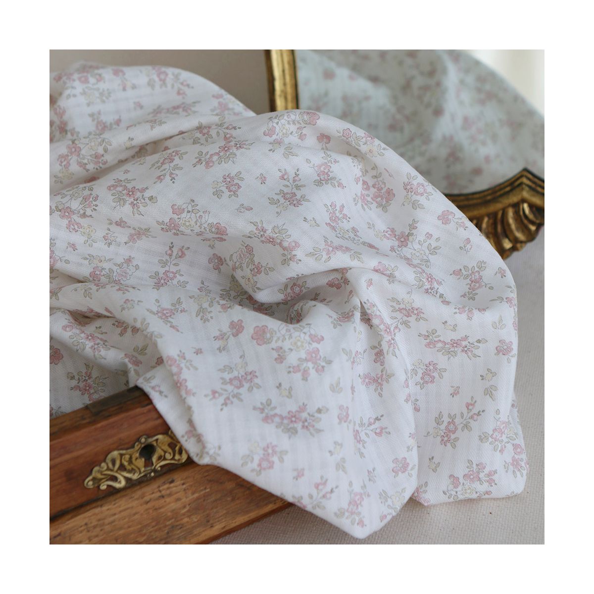 copy of Scarlett - Seersucker / Coton gaufré doux fond lait fleuri rose tendre copy of Scarlett - Seersucker / Coton gaufré doux fond lait fleuri rose tendre