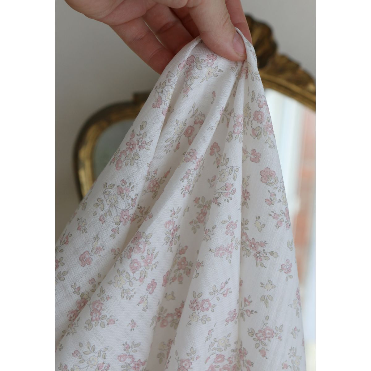 copy of Scarlett - Seersucker / Coton gaufré doux fond lait fleuri rose tendre copy of Scarlett - Seersucker / Coton gaufré doux fond lait fleuri rose tendre