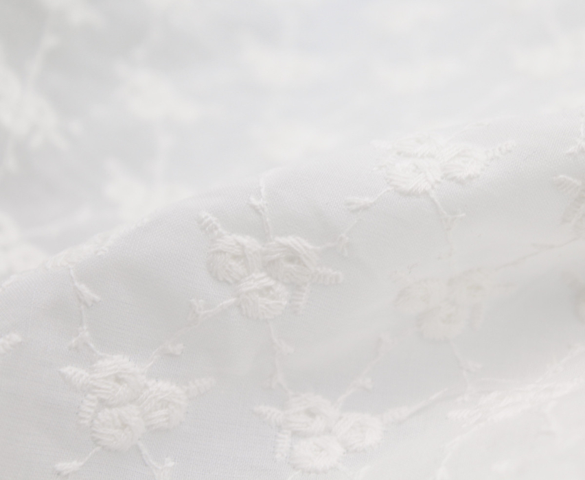 Broderie anglaise coton coloris ivoire